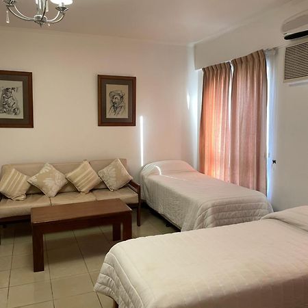 Julio Cesar Hotel Посадас Екстериор снимка