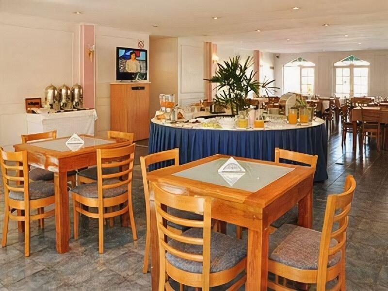 Julio Cesar Hotel Посадас Екстериор снимка