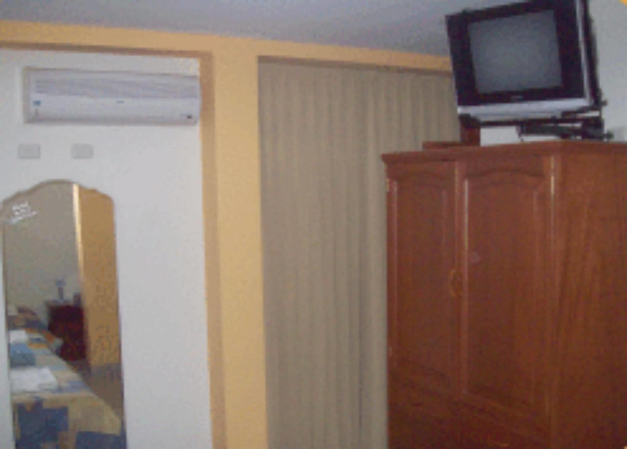 Julio Cesar Hotel Посадас Екстериор снимка